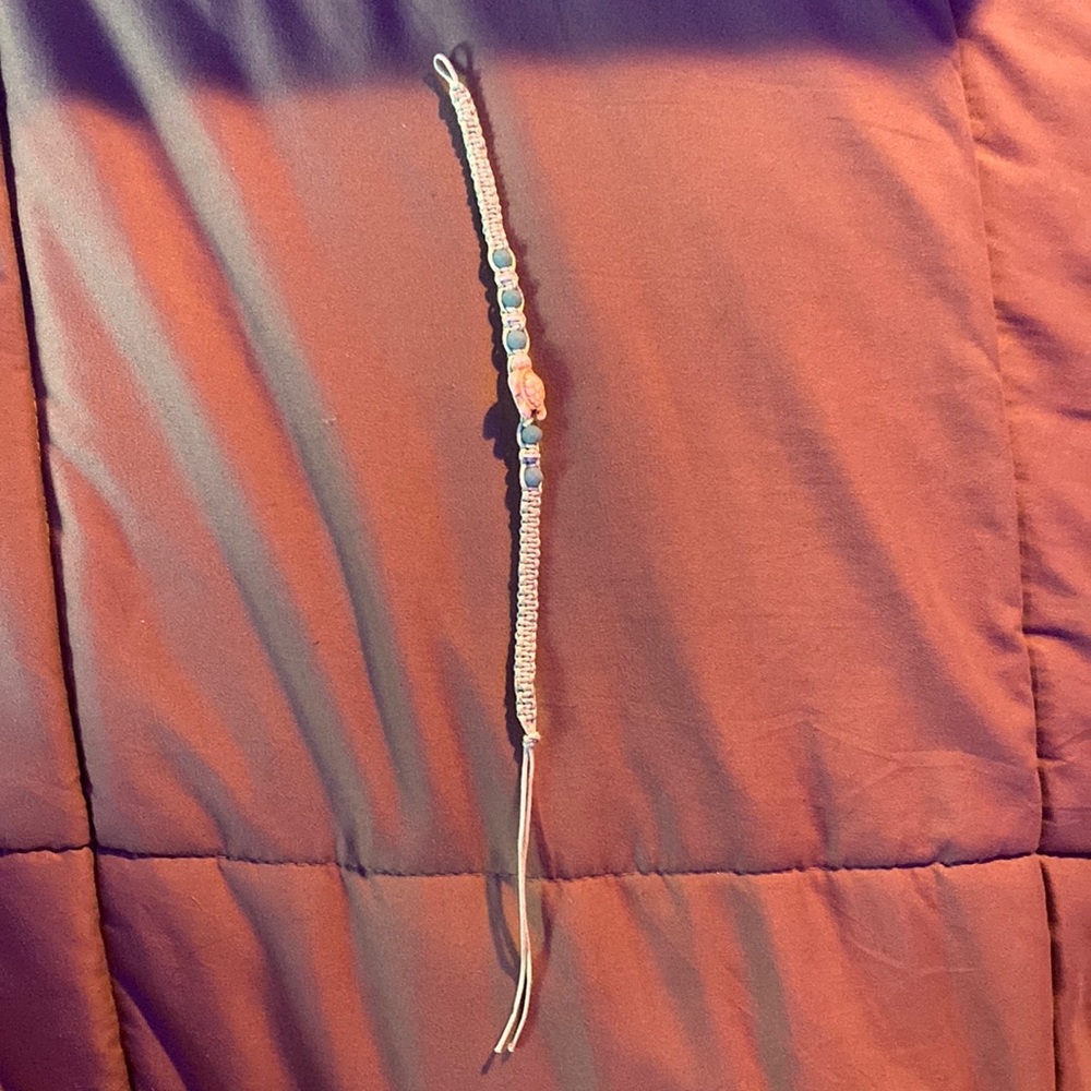never worn tie on turtle bracelet